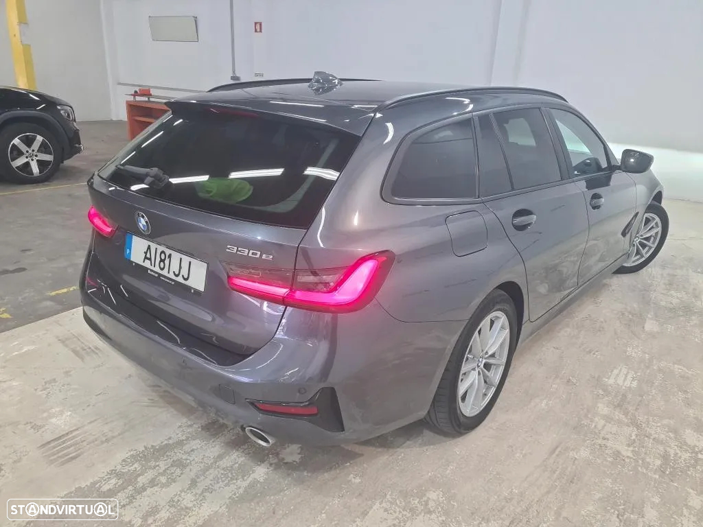 BMW 330 e Touring Corporate Edition Auto - 3