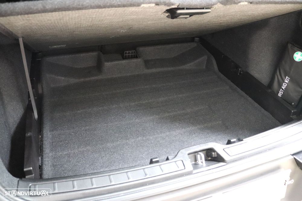 Volvo XC 40 1.5 T3 Momentum Tech Edition - 35
