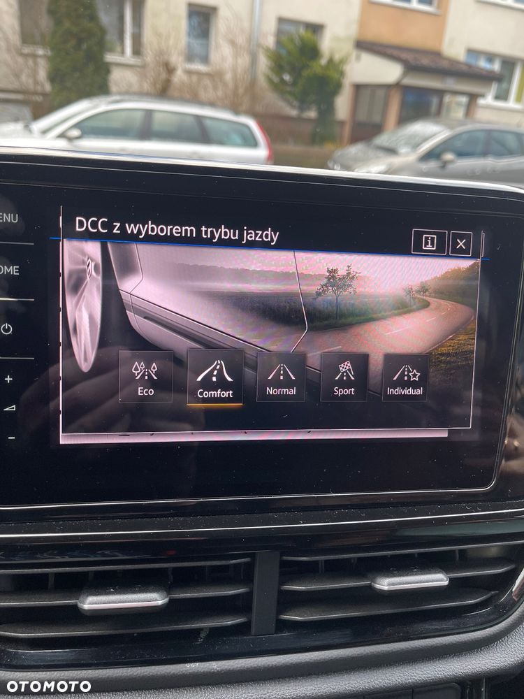 Volkswagen T-Roc - 9