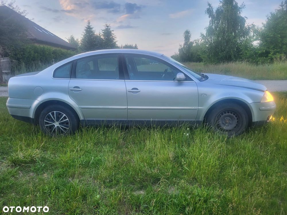 Volkswagen Passat 1.9 TDI Highline - 7