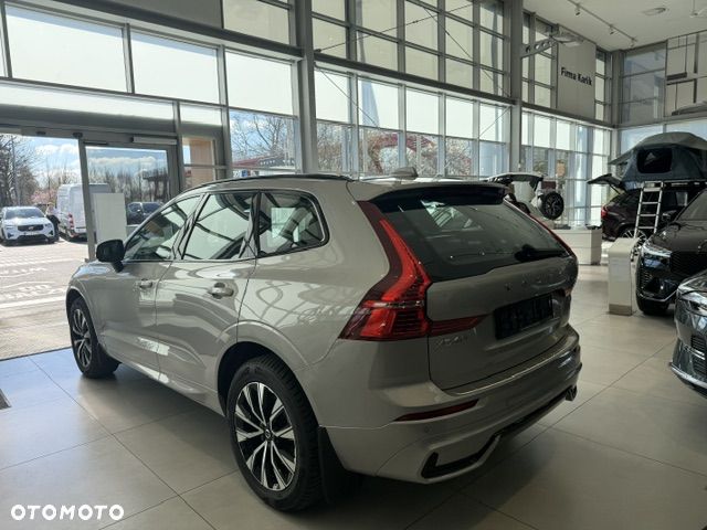 Volvo XC 60 B5 B AWD Plus Dark - 4