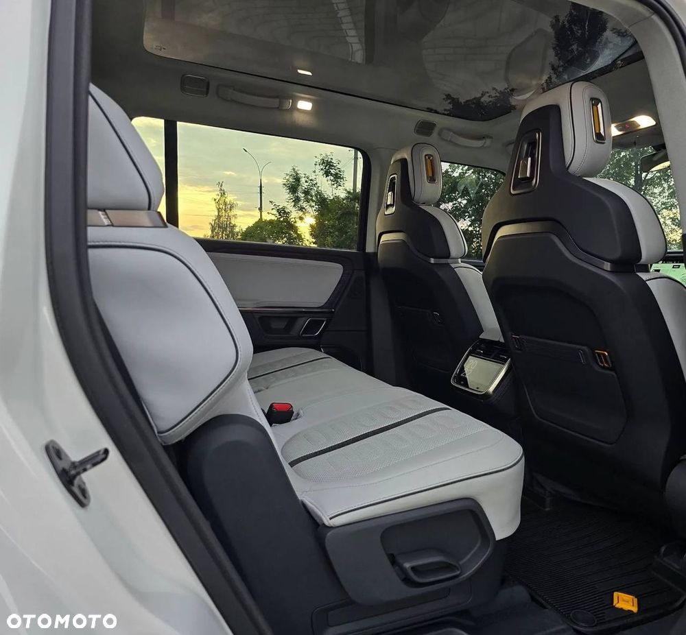 Rivian R1S - 13