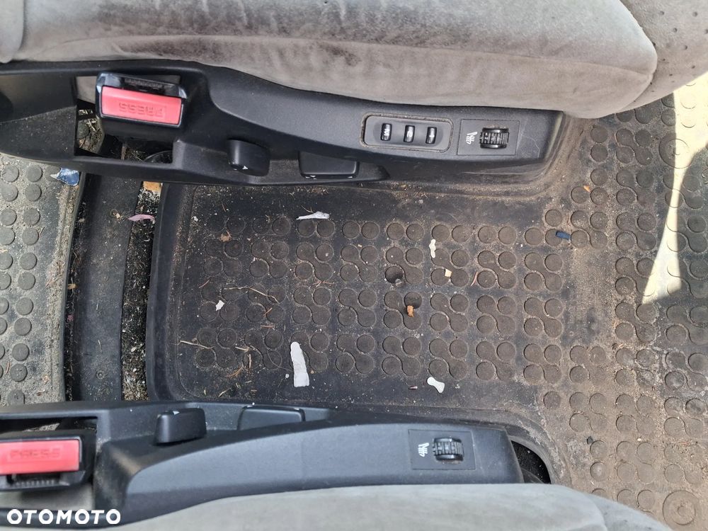 Citroen C8 Peugeot 807 silnik kompletny 2.2 HDI 128KM 4HW DW12 TED4 kolektor przepustnica wtrysk pompa alternator sprężarka skrzynia biegów dwumasa drzwi EZR srebrne klapa maska zderzak lusterko listwa przesuwne boczne klamka zamek rolka wahacz czujnik ciśnienia doładowania mikrostyk blenda pas konsola schowek boczek drzwi fotel obrotowy fotele elektryczne magistrala wody podsufitka panel sterownik wyświetlacz moduł szyba poduszka kierownica manetki zwijak radio mechanizm wydech tłumik mcperson zacisk hamulcowy lampa felga hak czujnik parkowania moduł BSM BSI lampa xenon europa zbiorniczek rura przewód wyświetlacz NA CZĘŚCI WSZYSTKIE CZĘŚCI - 15