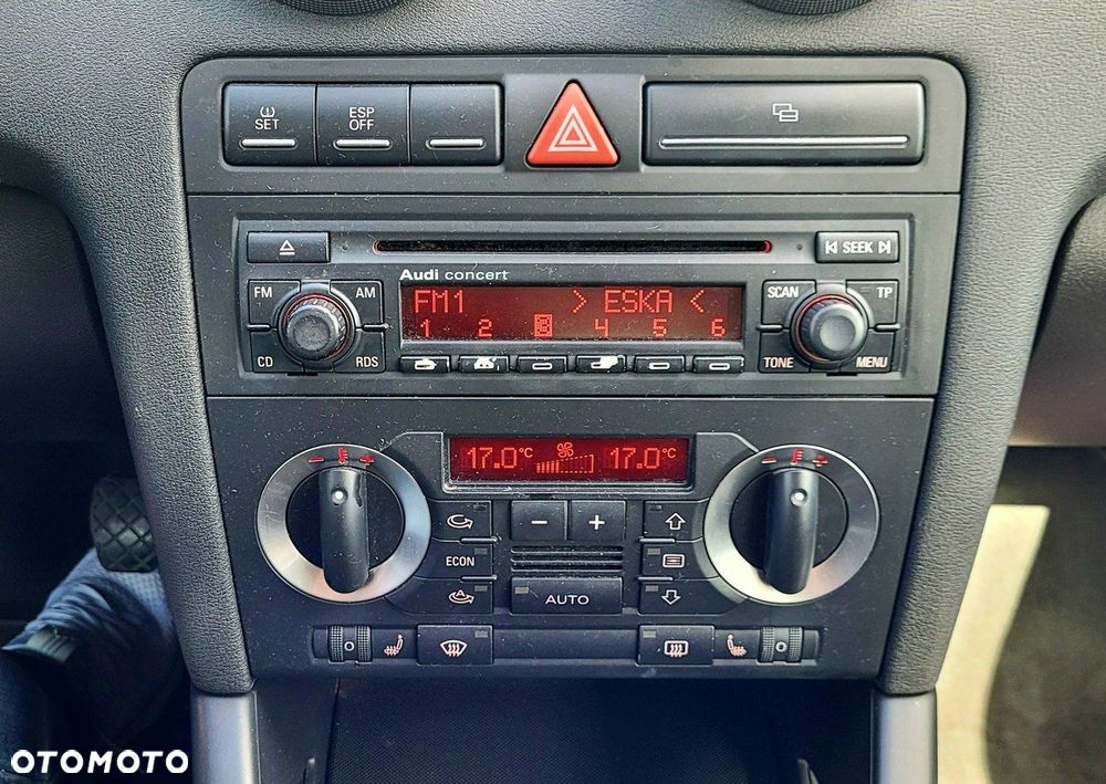 Audi A3 3-drzwiowe 1.6 FSI Attraction - 14