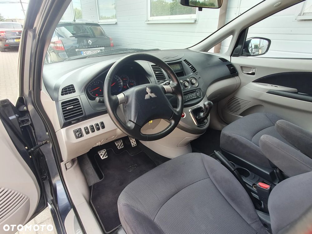Mitsubishi Grandis 2.4 Motion - 22