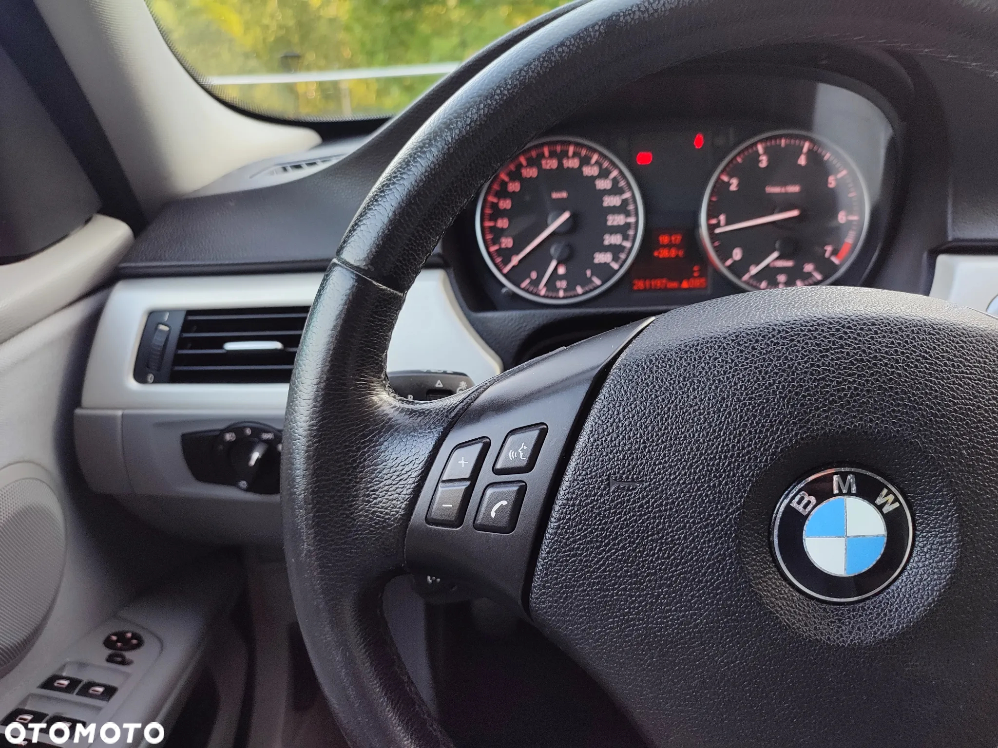 BMW Seria 3 318i - 35