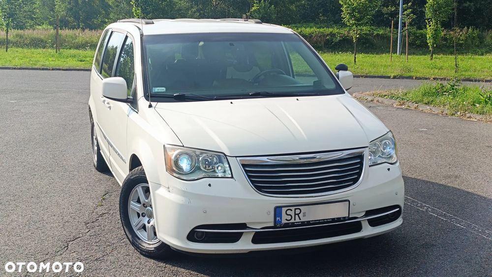 Chrysler Town & Country - 3