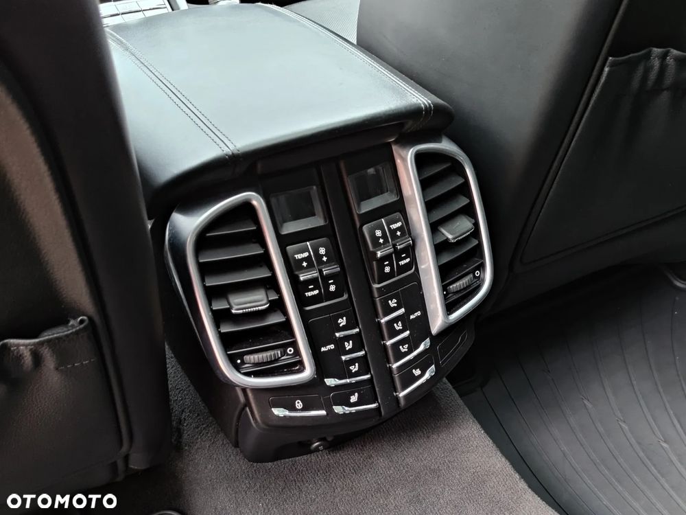 Porsche Cayenne Turbo Tiptronic S - 26