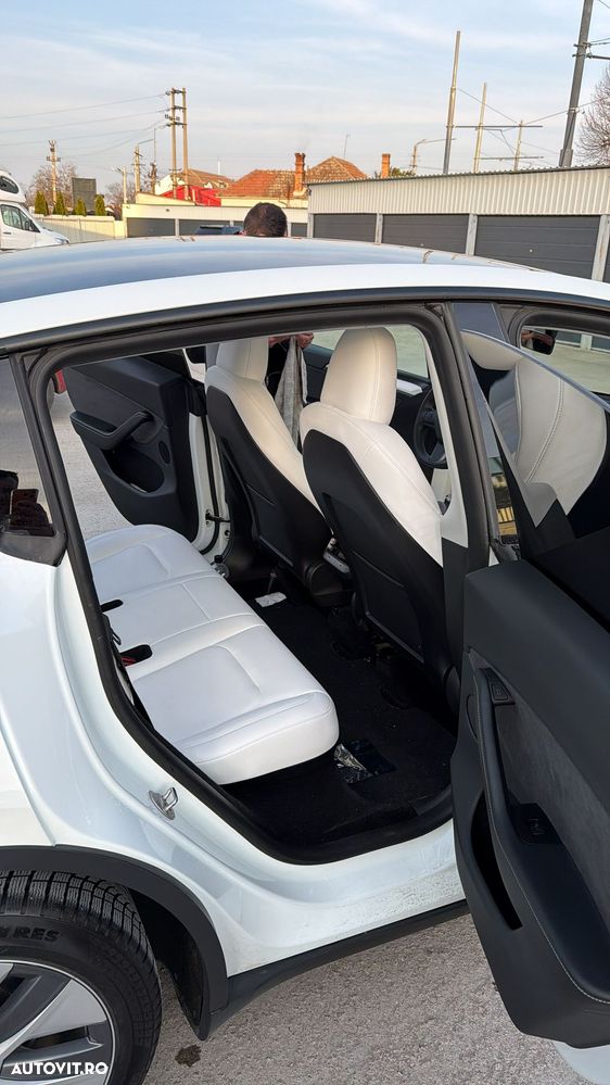 Tesla Model Y AWD Performance - 7