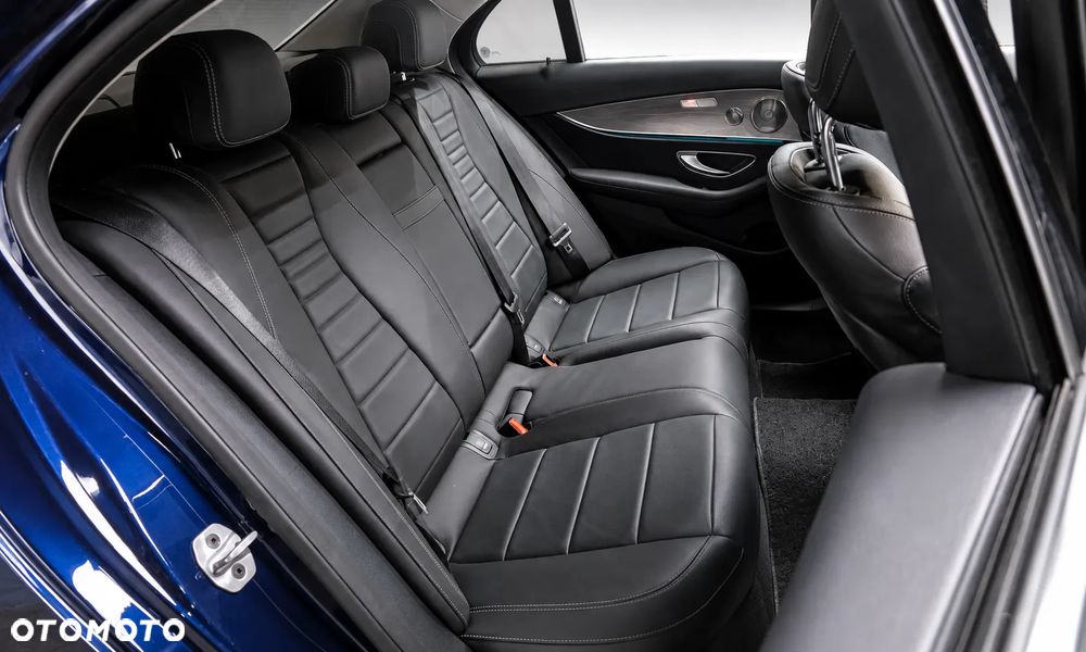 Mercedes-Benz Klasa E 300 9G-TRONIC AMG Line - 11