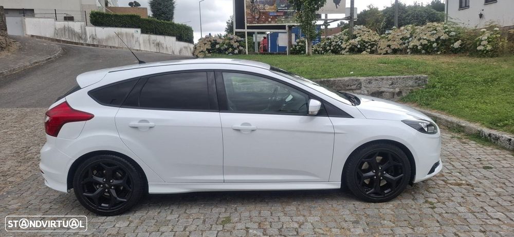 Ford Focus 2.0 EcoBoost ST c/ Pack Pele Desportiva - 8