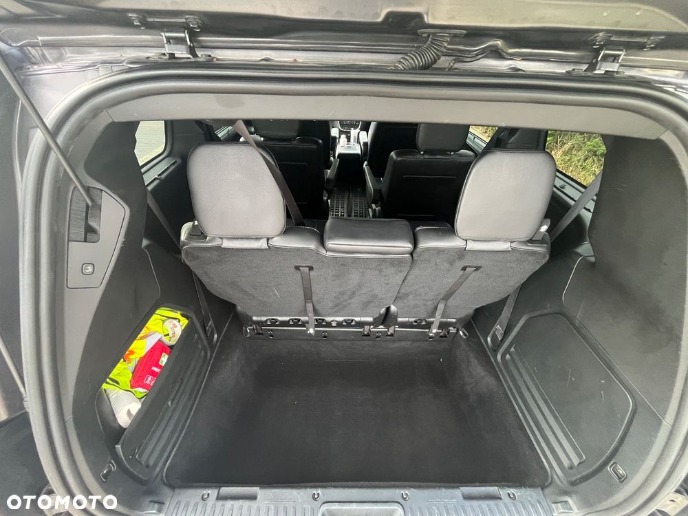 Chrysler Town & Country - 18