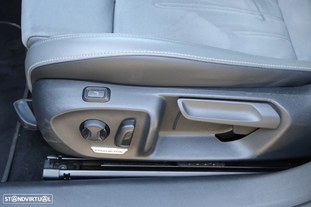 VW Passat Variant 2.0 TDI Business DSG - 32