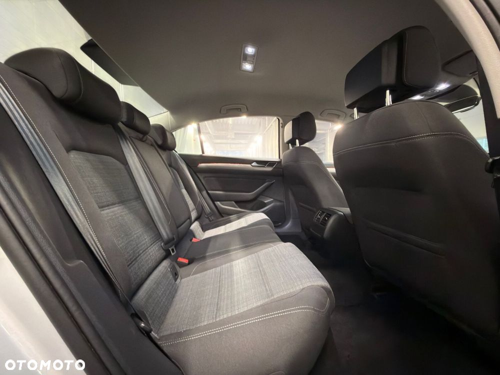 Volkswagen Passat - 25