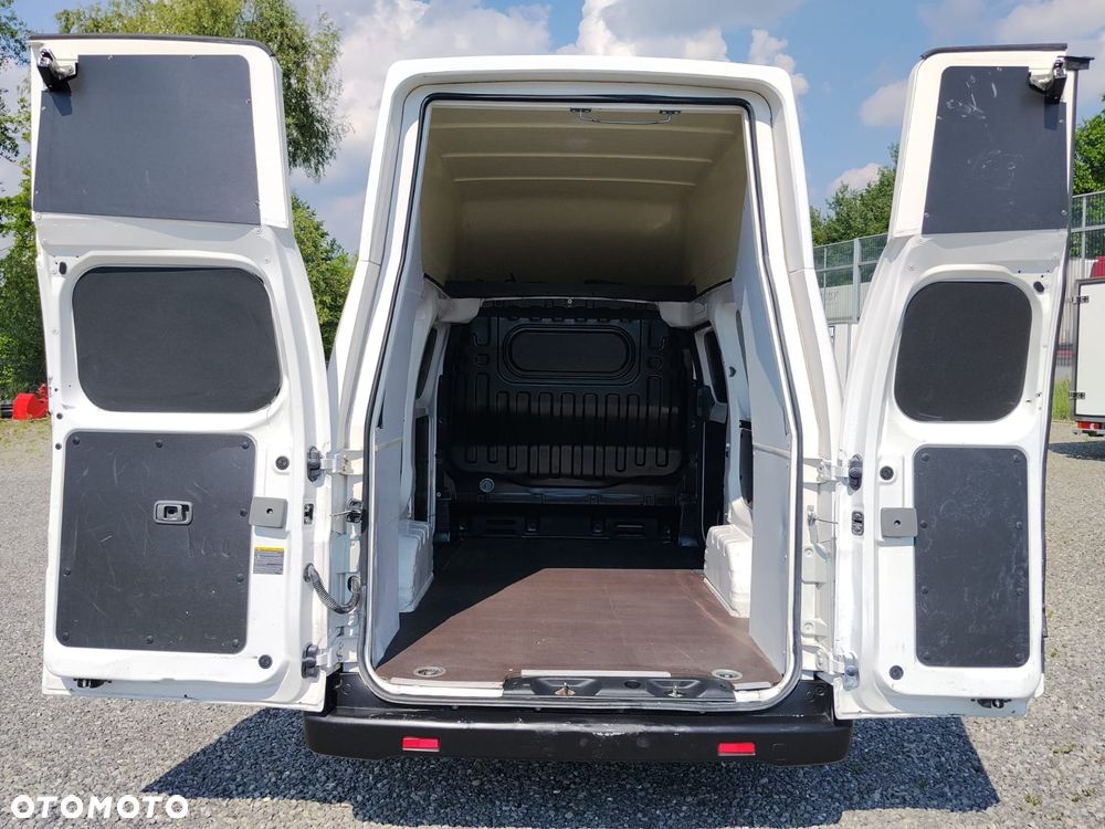 Nissan ENV 200 Maxi - 9