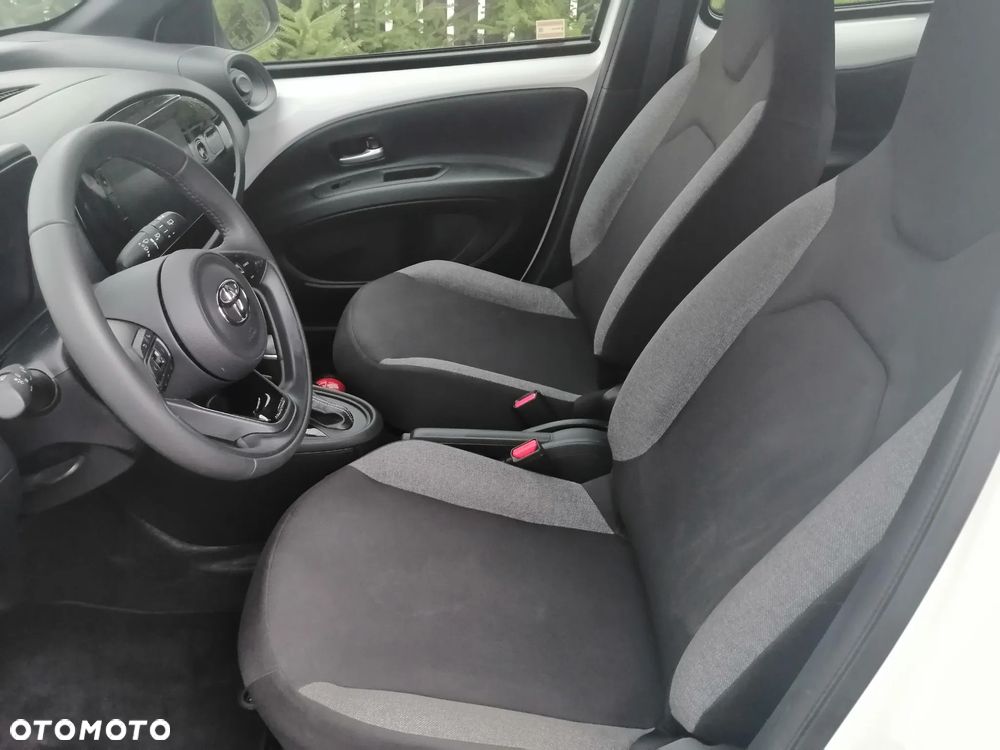 Toyota Aygo x.shift x-play connect - 8
