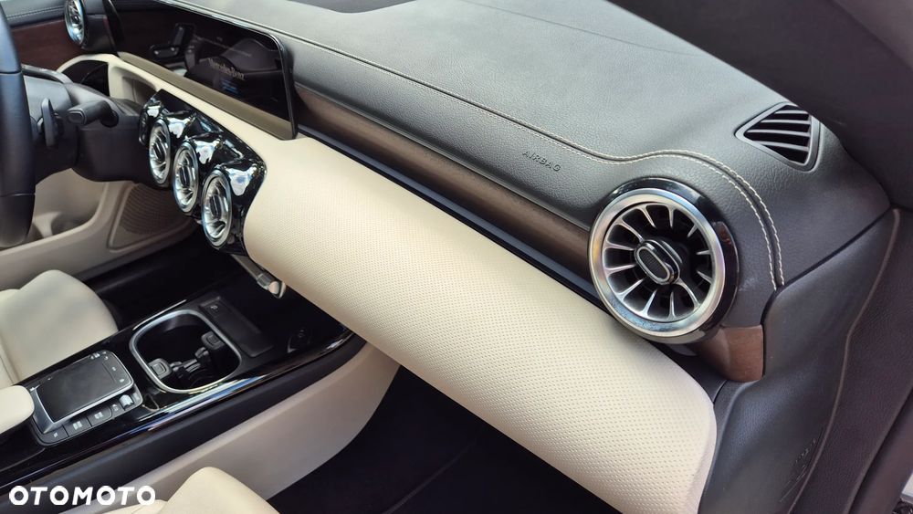 Mercedes-Benz CLA 250 7G-DCT AMG Line - 27