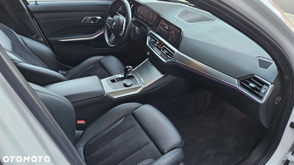 BMW Seria 3 320d xDrive M Sport - 13