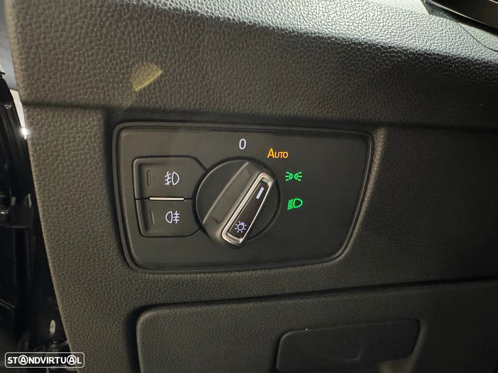 VW Passat 2.0 TDI Elegance DSG - 23