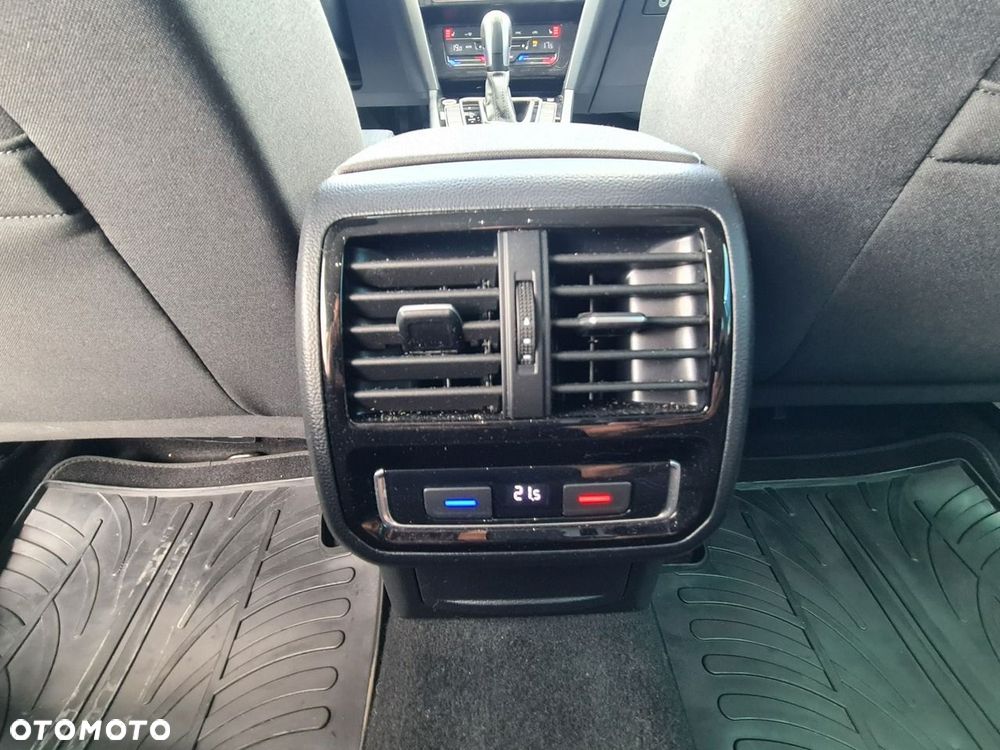Volkswagen Passat - 34