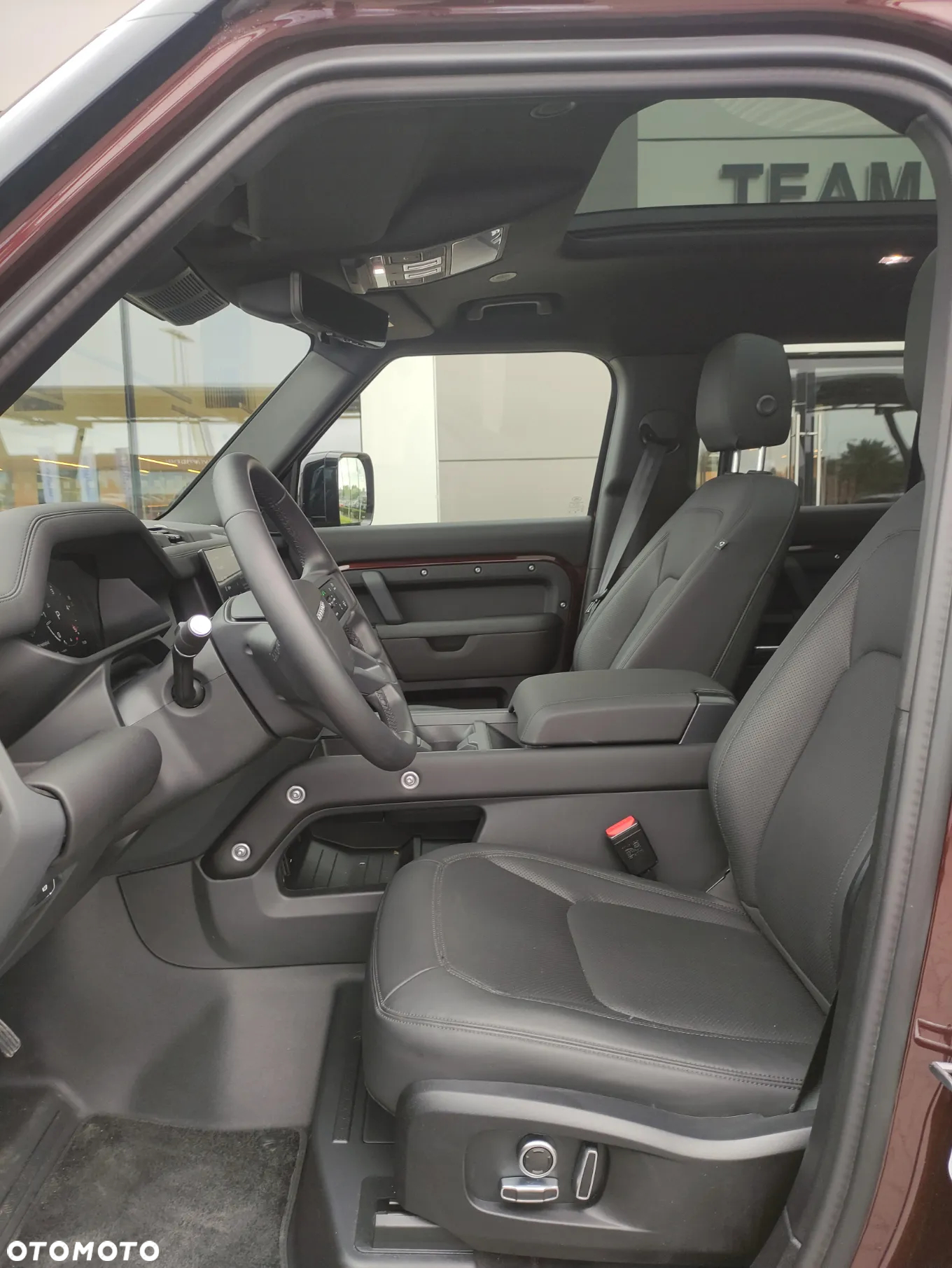 Land Rover Defender - 2