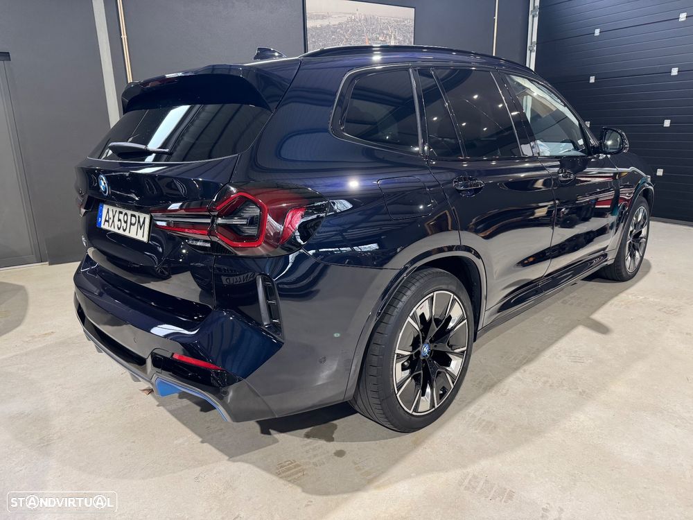 BMW iX3 M Sport Impressive - 11
