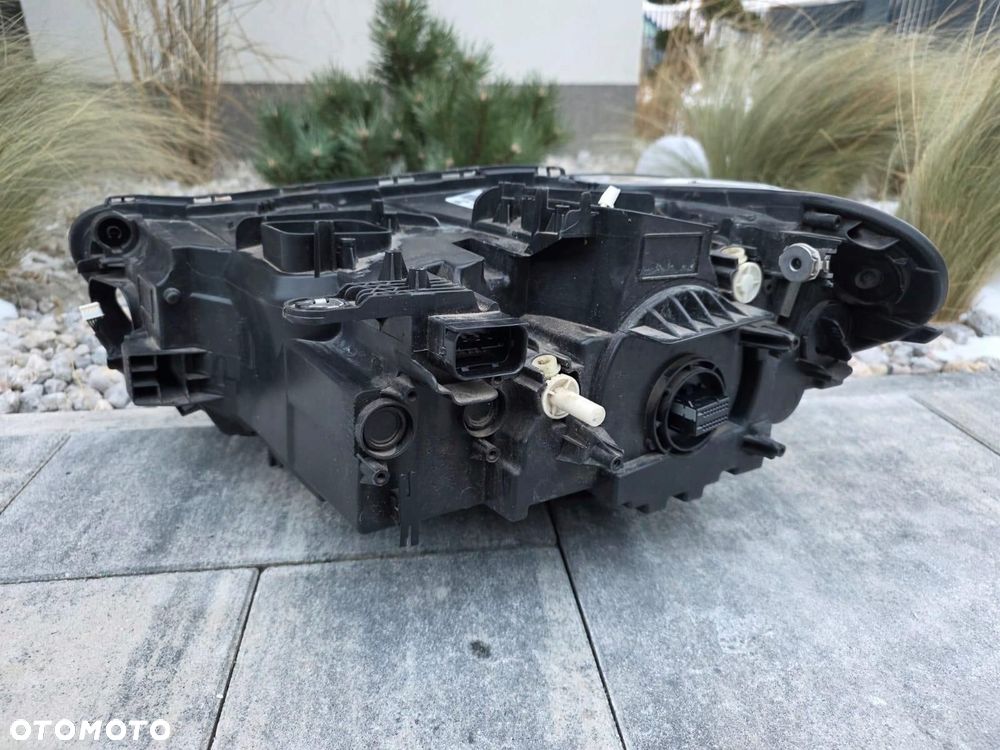 BMW X1 F48 Lampa prawa przód Full Led Dynamic 7495004-03 - 7