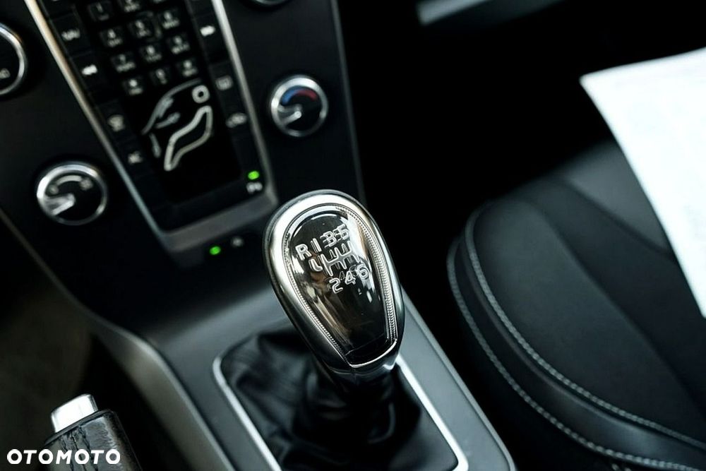 Volvo V40 D2 - 18