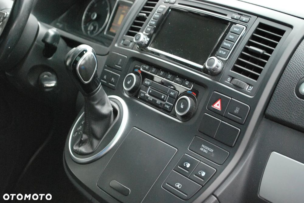 Volkswagen Multivan - 18