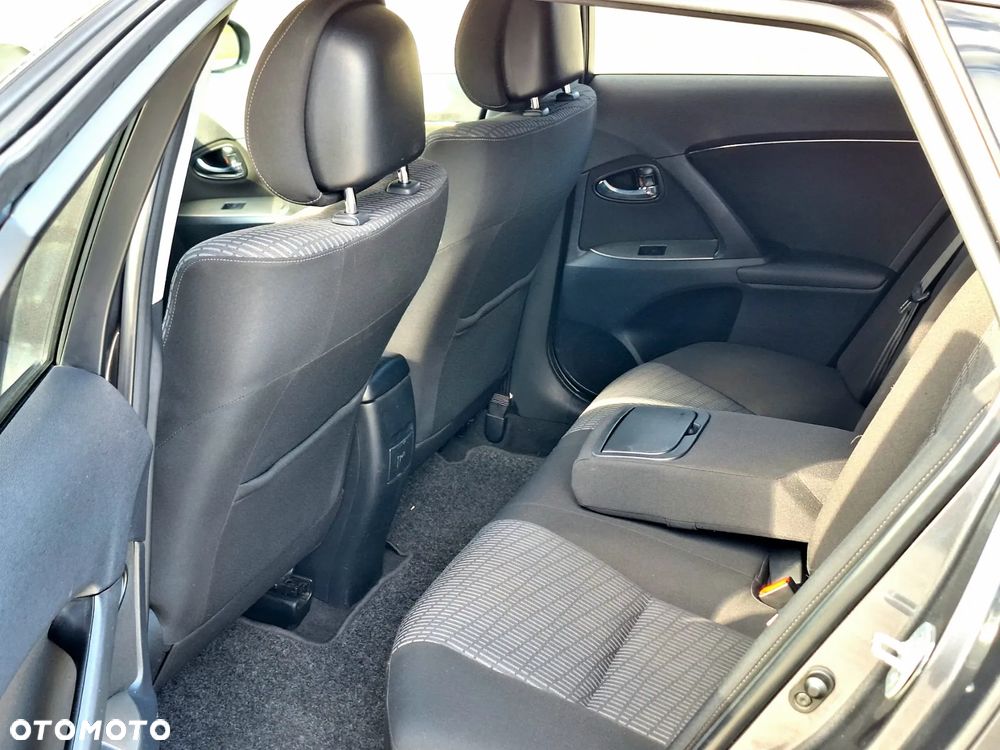 Toyota Avensis 2.0 D-4D - 13