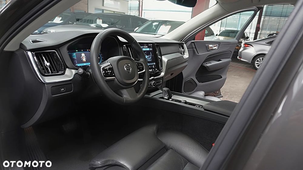 Volvo XC 60 B4 B Plus Dark - 18