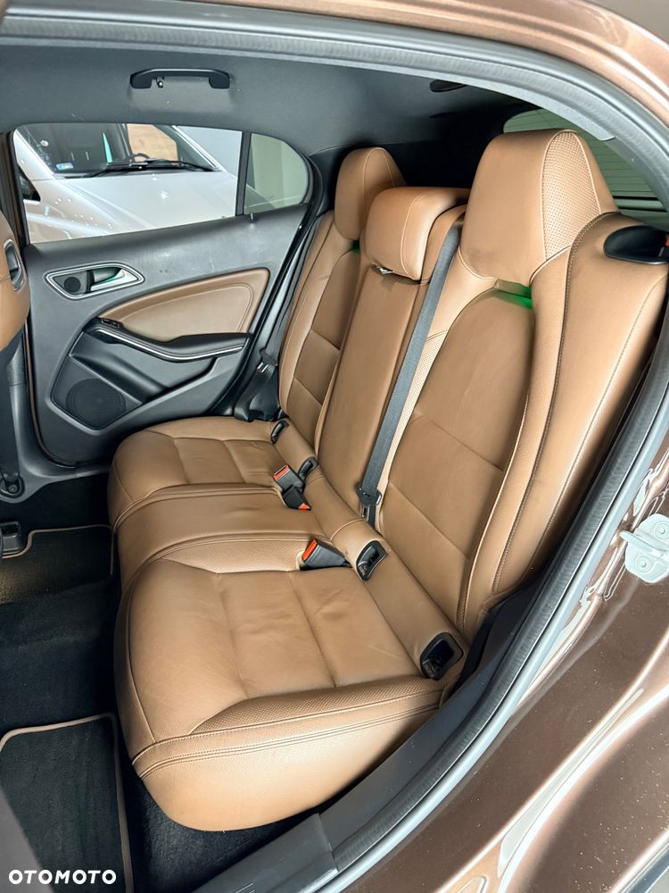 Mercedes-Benz GLA 250 4Matic 7G-DCT Activity Edition - 32