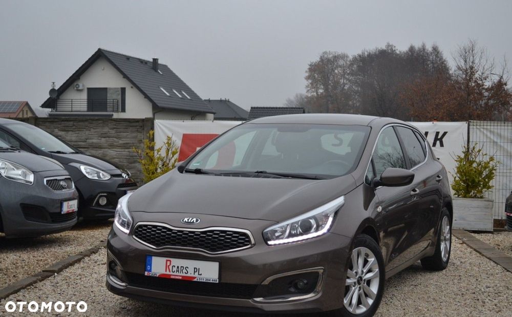 Kia Ceed 1.6 GDI ISG Dream-Team Edition - 2