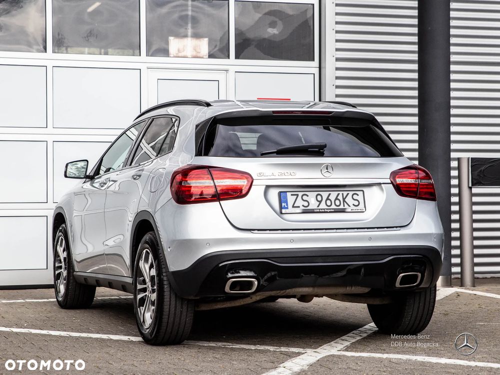 Mercedes-Benz GLA 200 7G-DCT Urban - 18