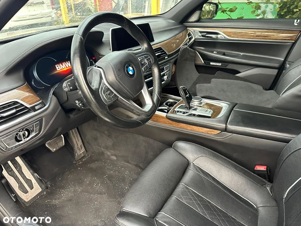 BMW Seria 7 740Li - 20