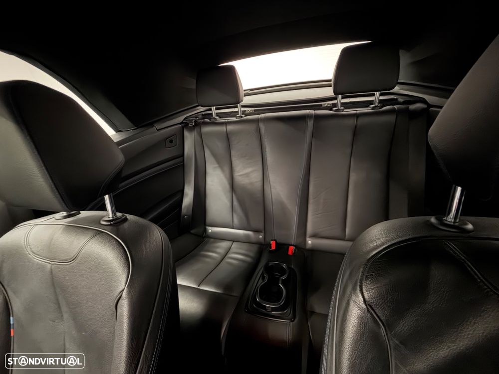 BMW 220 d Cabrio Pack M Auto - 24