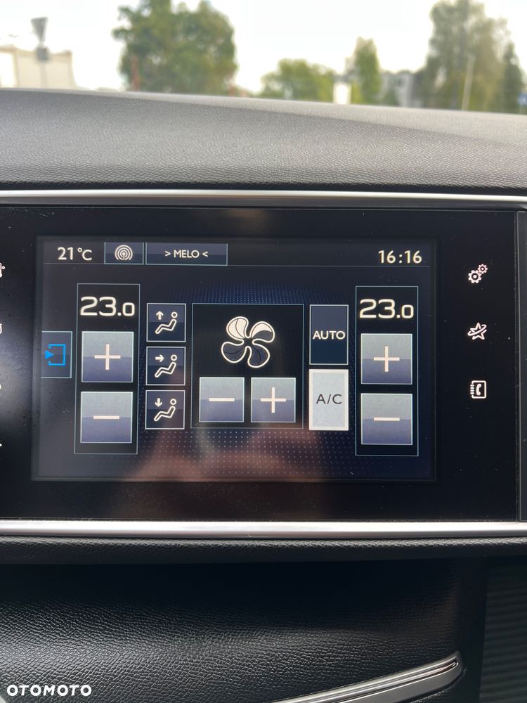 Peugeot 308 1.6 BlueHDi Allure S&S - 26