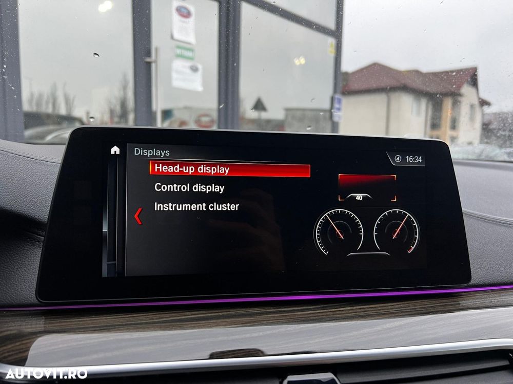 BMW Seria 5 520d xDrive AT - 38