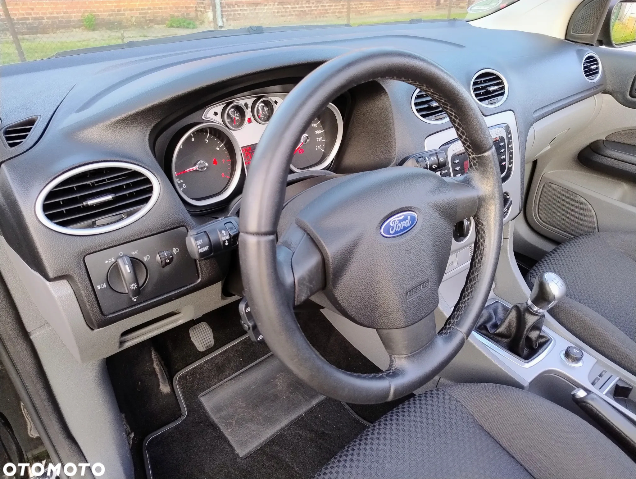 Ford Focus Coupe-Cabriolet 2.0 16V Black Magic - 8