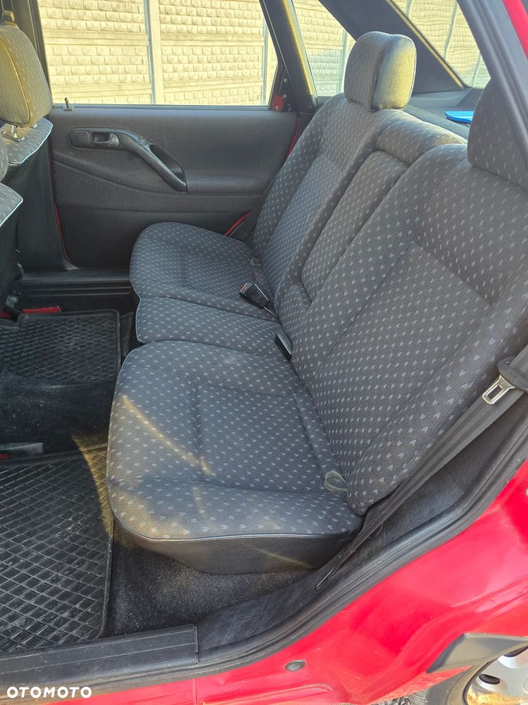 Volkswagen Passat 1.8 GL - 13
