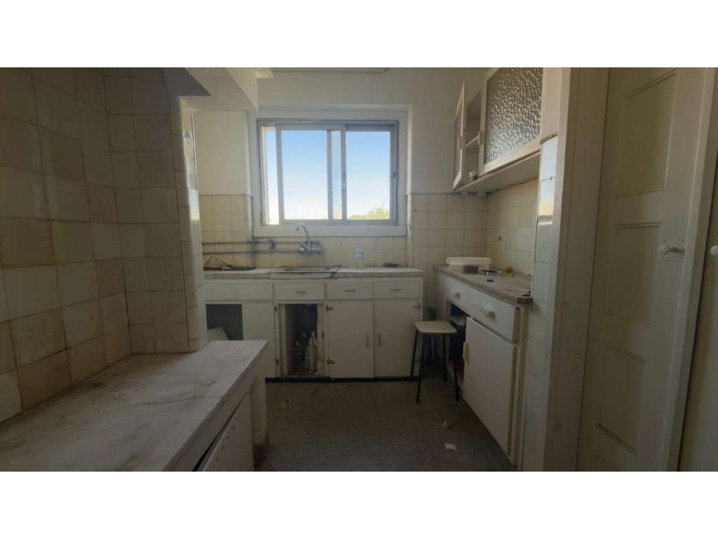 Apartamento T4 para Remodelação Total em Alvalade - Lisboa - Grande imagem: 5/28