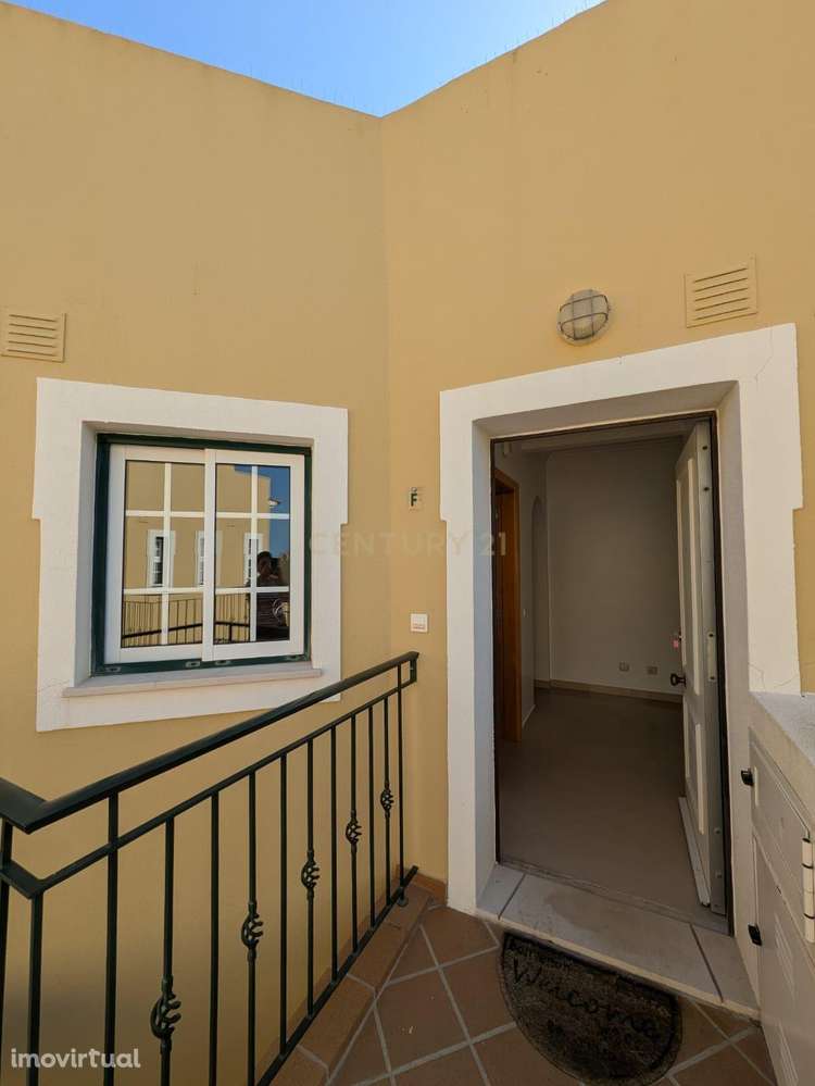 ✨ T2 com piscinas, jardins e varanda em Alporchinhos – a 3 min da prai - Grande imagem: 3/11