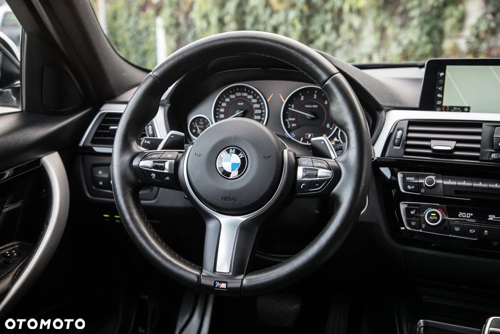 BMW Seria 3 320d xDrive Edition M Sport Shadow - 34