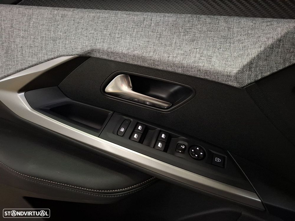 Peugeot E-3008 73 kWh Allure - 21