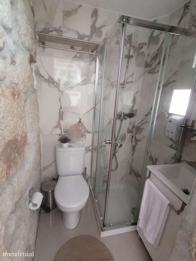 Quarto - localizado em Massarelos Porto - Grande imagem: 5/6