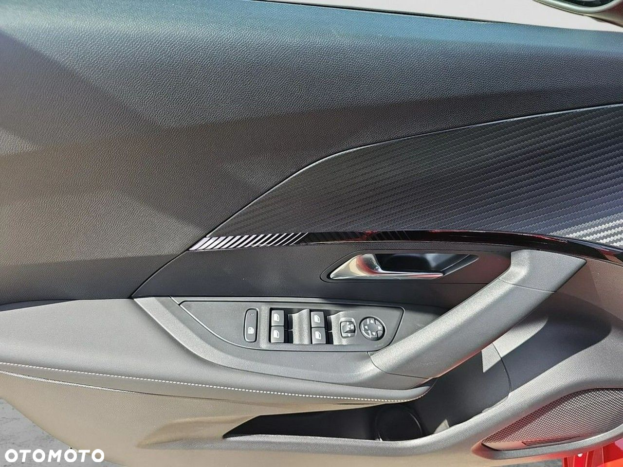 Peugeot 2008 PureTech mHEV Allure e-DCS6 - 10