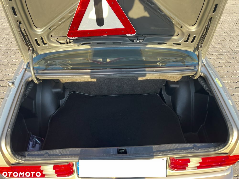 Mercedes-Benz W201 (190) - 18