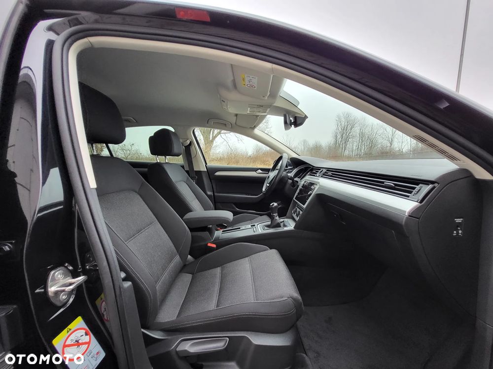 Volkswagen Passat - 23