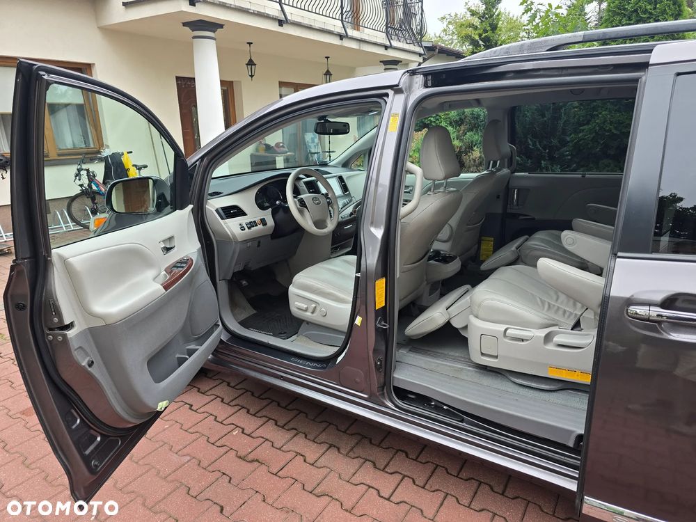Toyota Sienna 3.5 V6 XLE AWD - 17