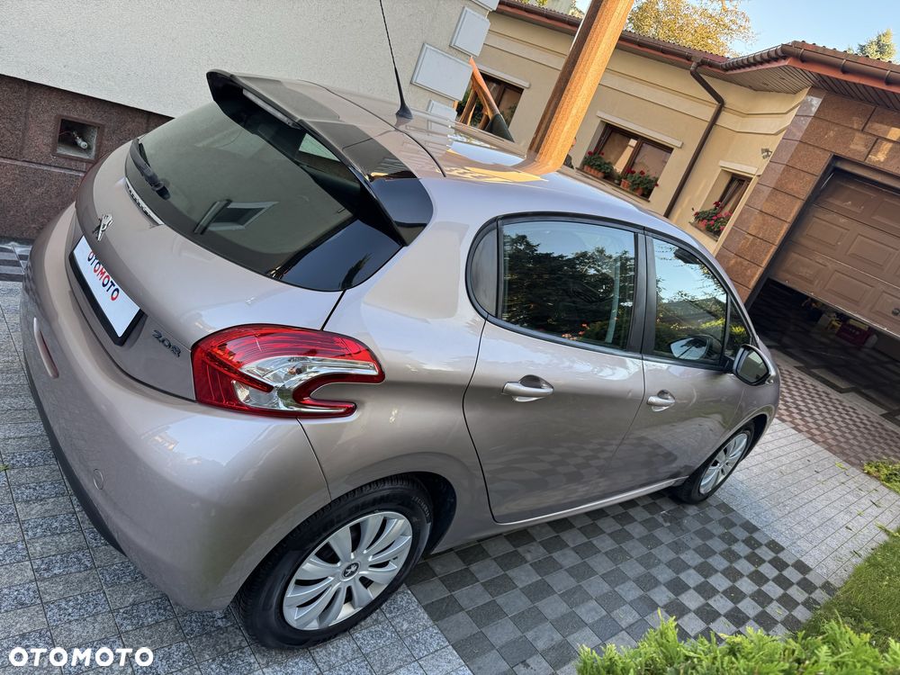 Peugeot 208 - 4